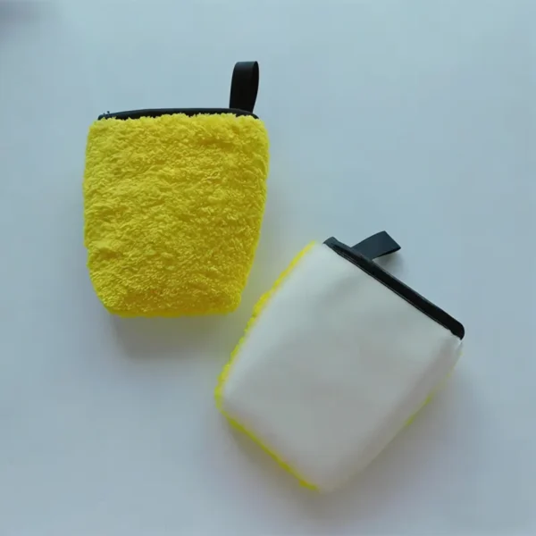 Dual-Sided Interior Scrub Finger Mitt – 2-in-1 Exterior & Interior Detailing Tool