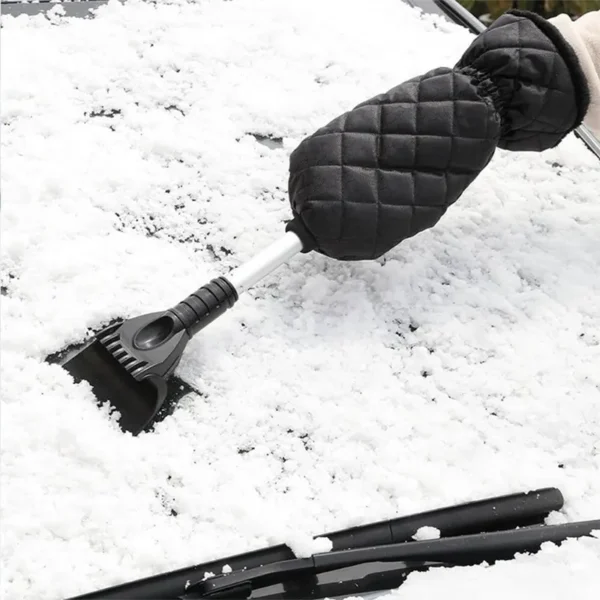 car-ice-scraper-reaching-high-roof-and-rear-window Telescopic ice scraper reaching high roof and rear window without stretching
